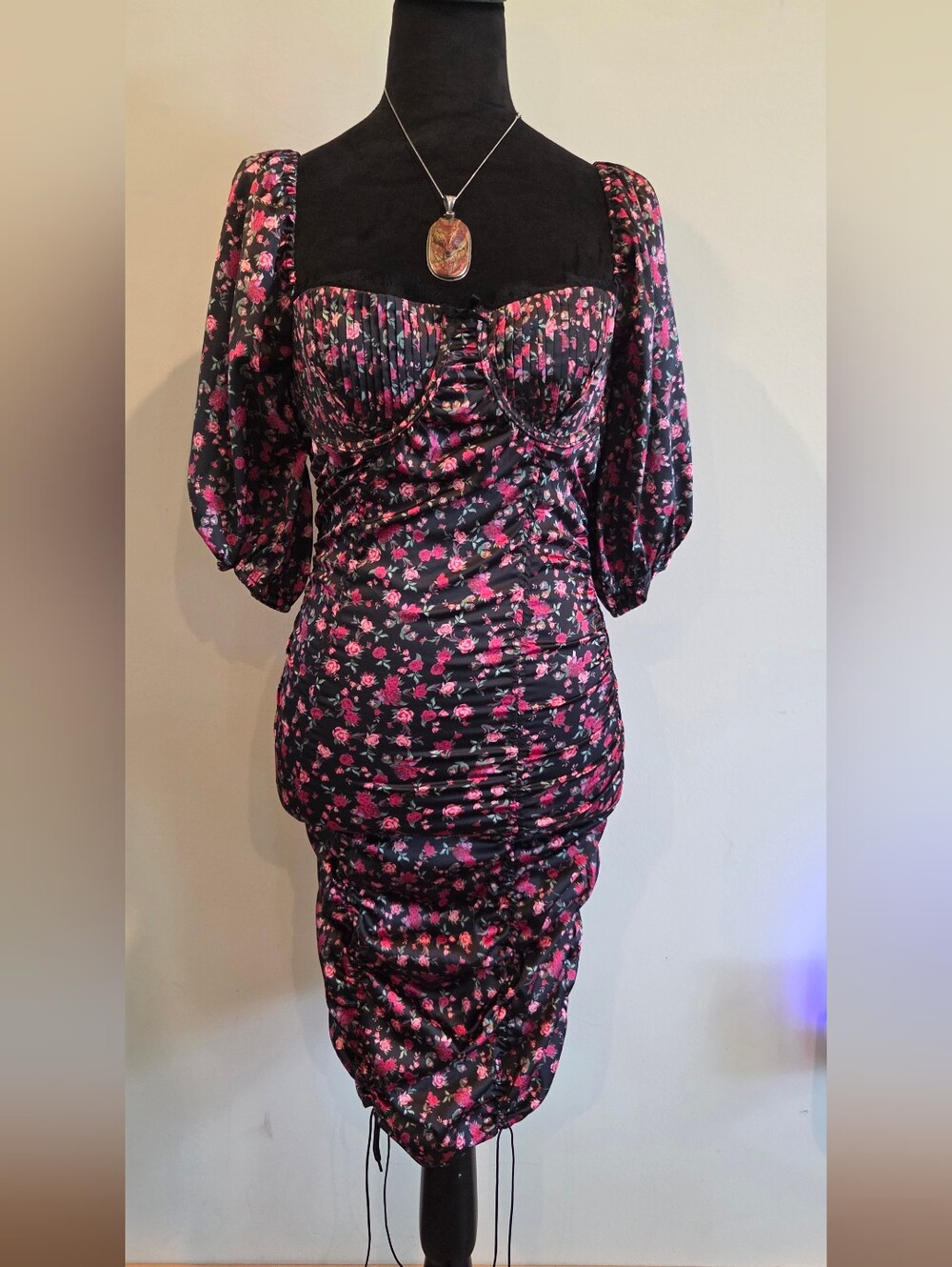 Women's Black Floral Ruched Midi Dress - Pink Rose Print